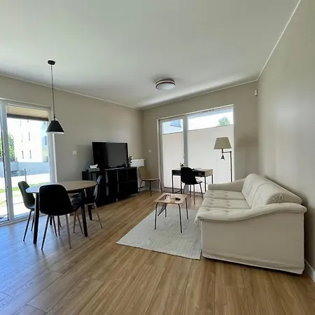 W Pelni Wyposazony Apartament Z Dwoma Ogrodkami I Miejscem Postojowym Dla Elektryka.